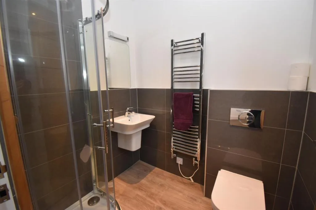 3 bedroom semi-detached house for rent
