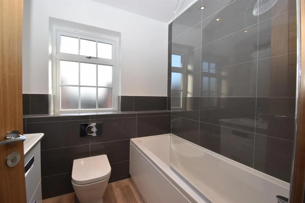 3 bedroom semi-detached house for rent