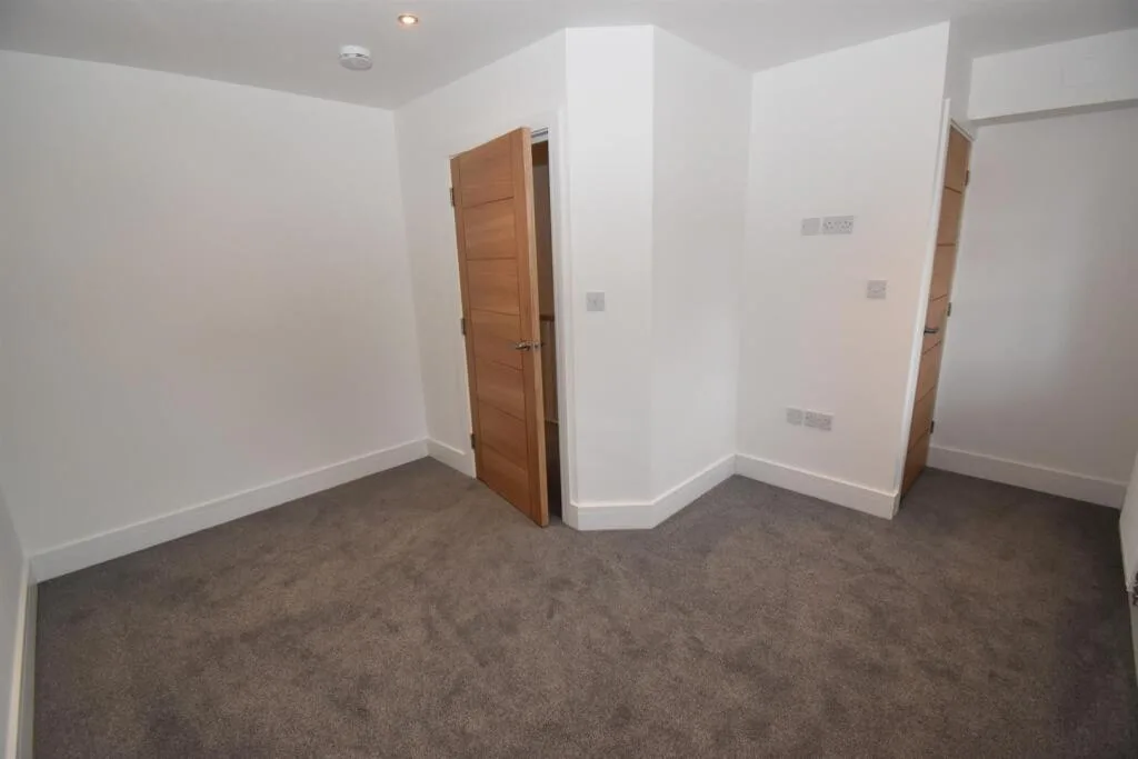 3 bedroom semi-detached house for rent