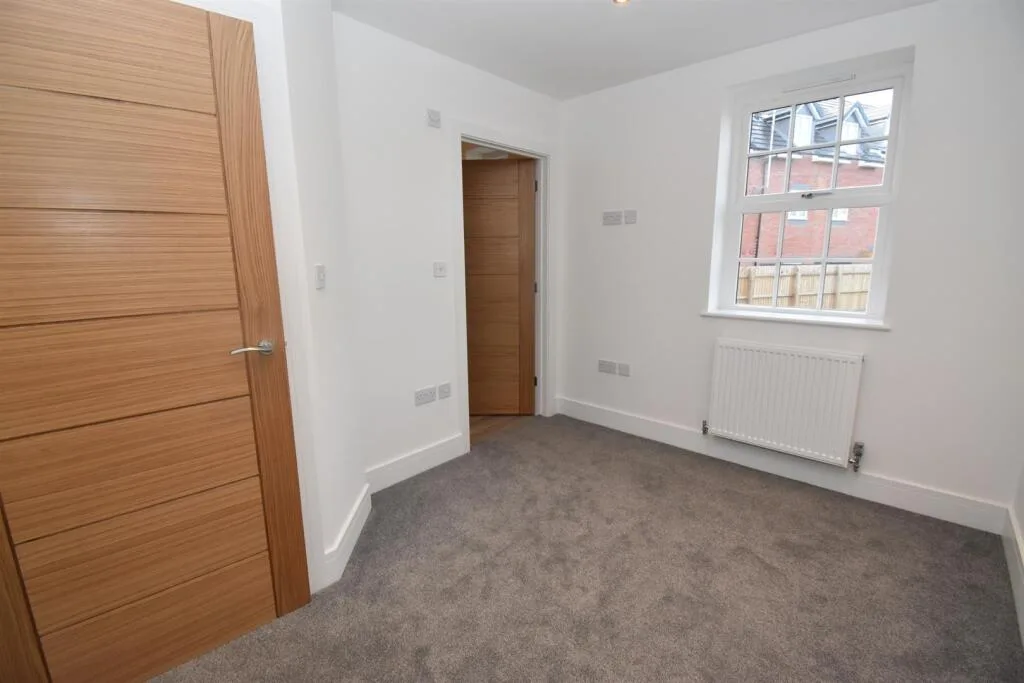3 bedroom semi-detached house for rent