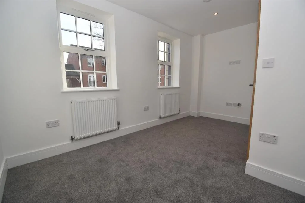 3 bedroom semi-detached house for rent