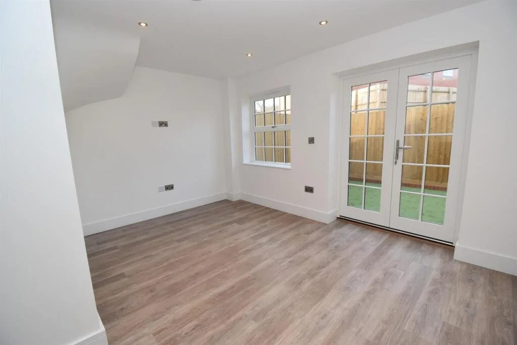 3 bedroom semi-detached house for rent