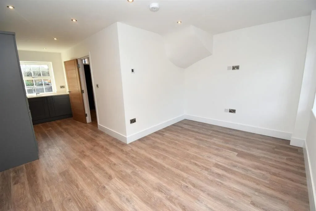 3 bedroom semi-detached house for rent