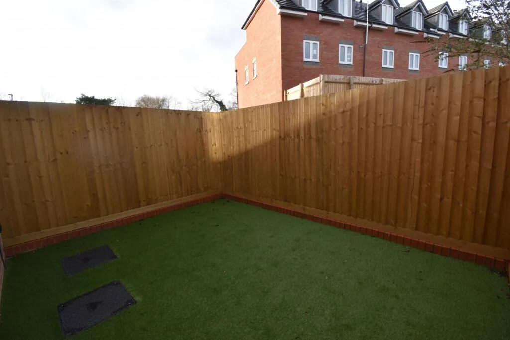 3 bedroom semi-detached house for rent