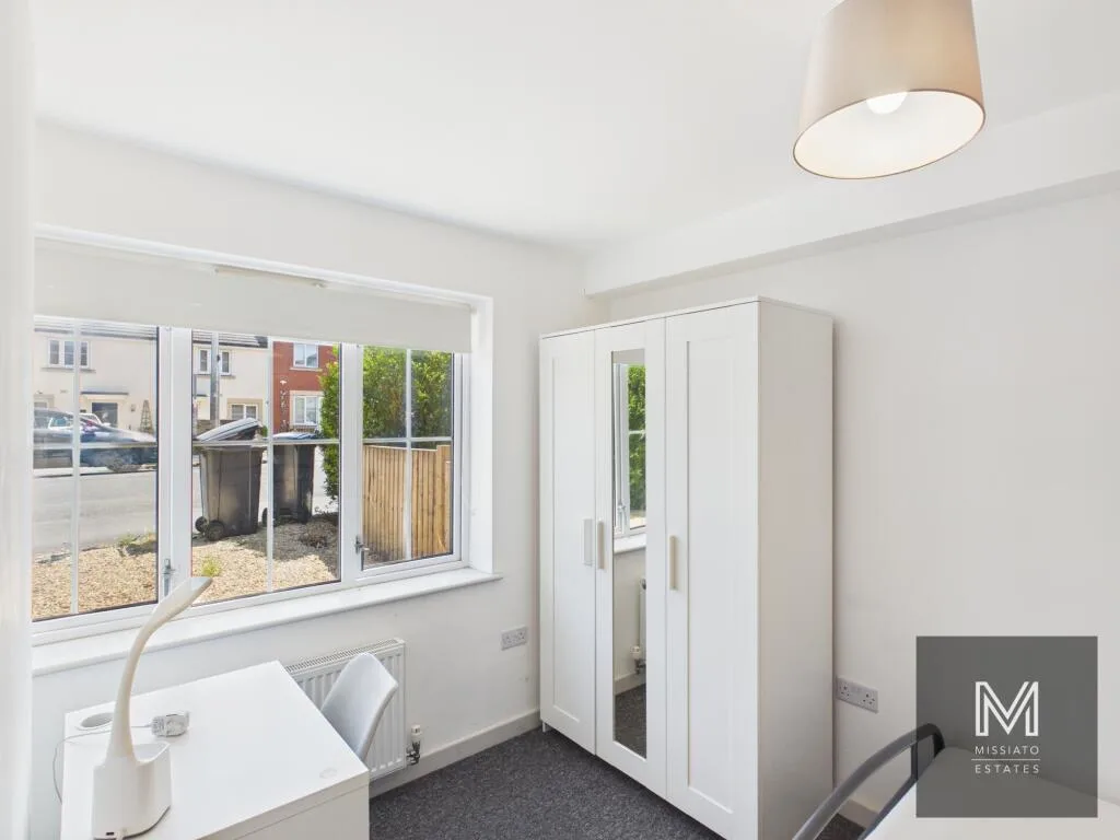 6 bedroom semi-detached house for rent