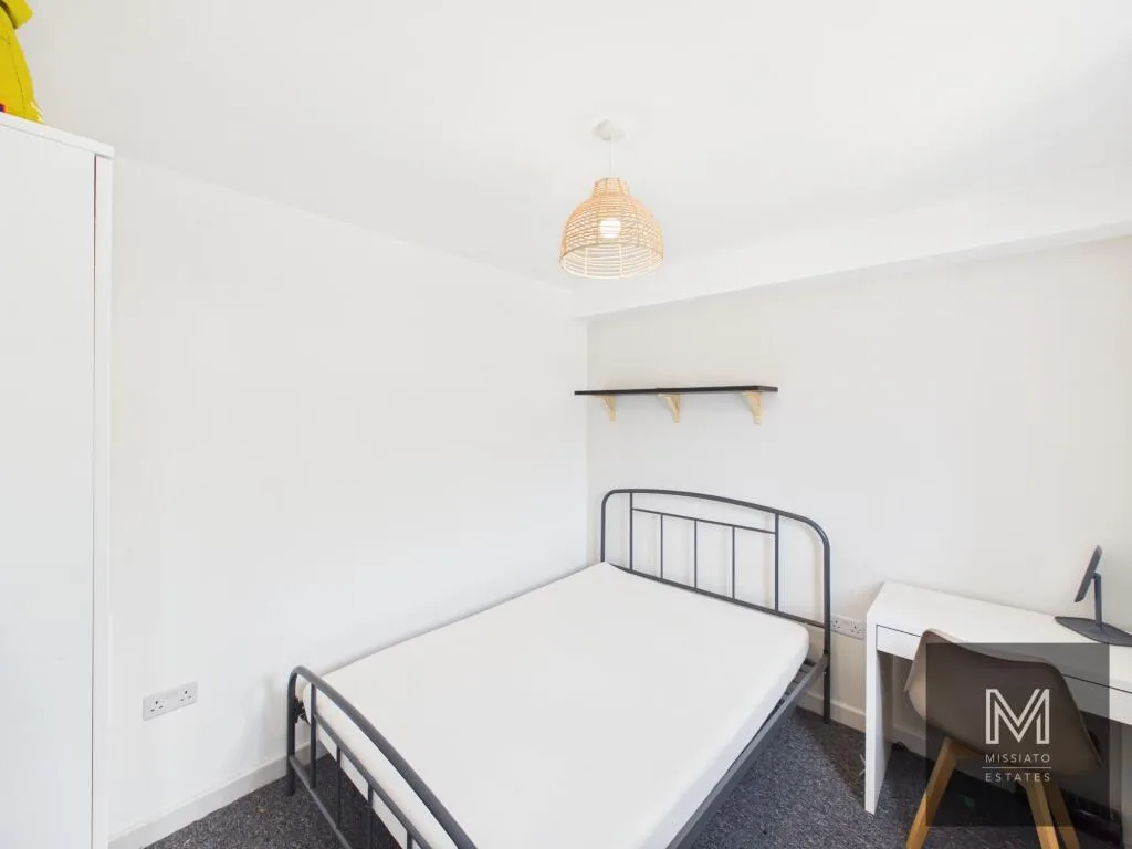 6 bedroom semi-detached house for rent