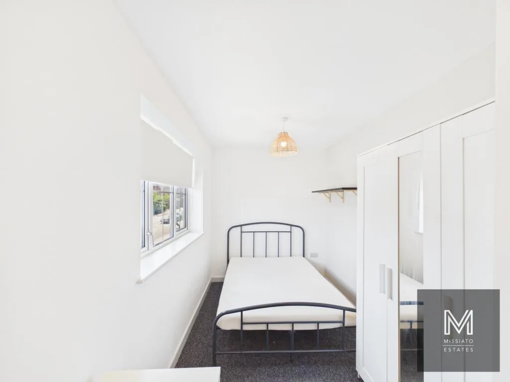 6 bedroom semi-detached house for rent