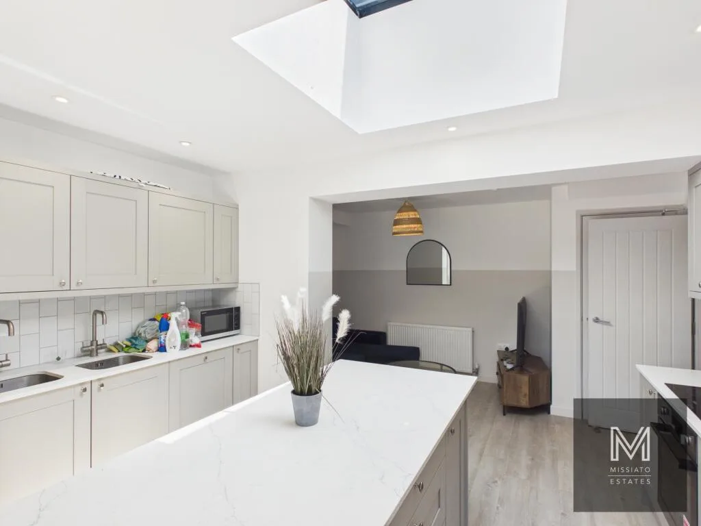 6 bedroom semi-detached house for rent
