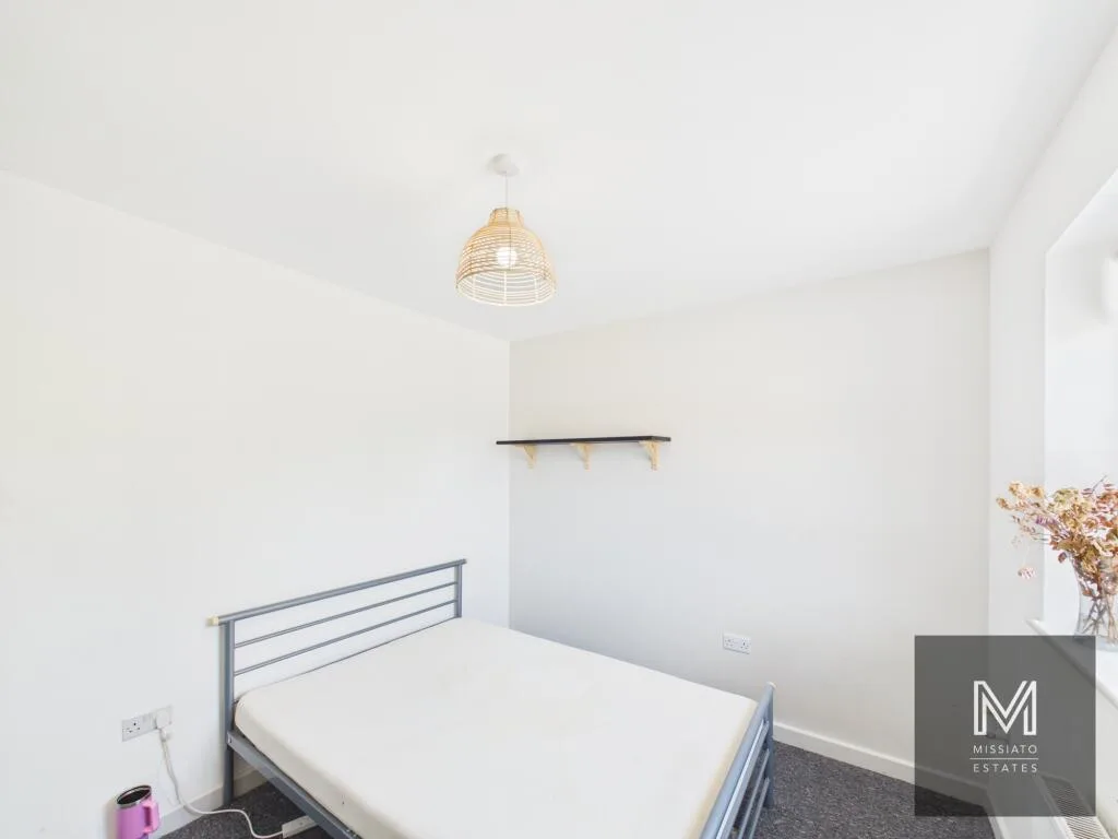 6 bedroom semi-detached house for rent