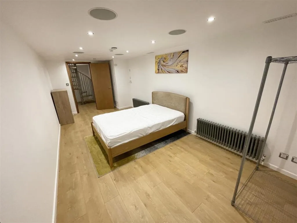 2 bedroom town house for rent