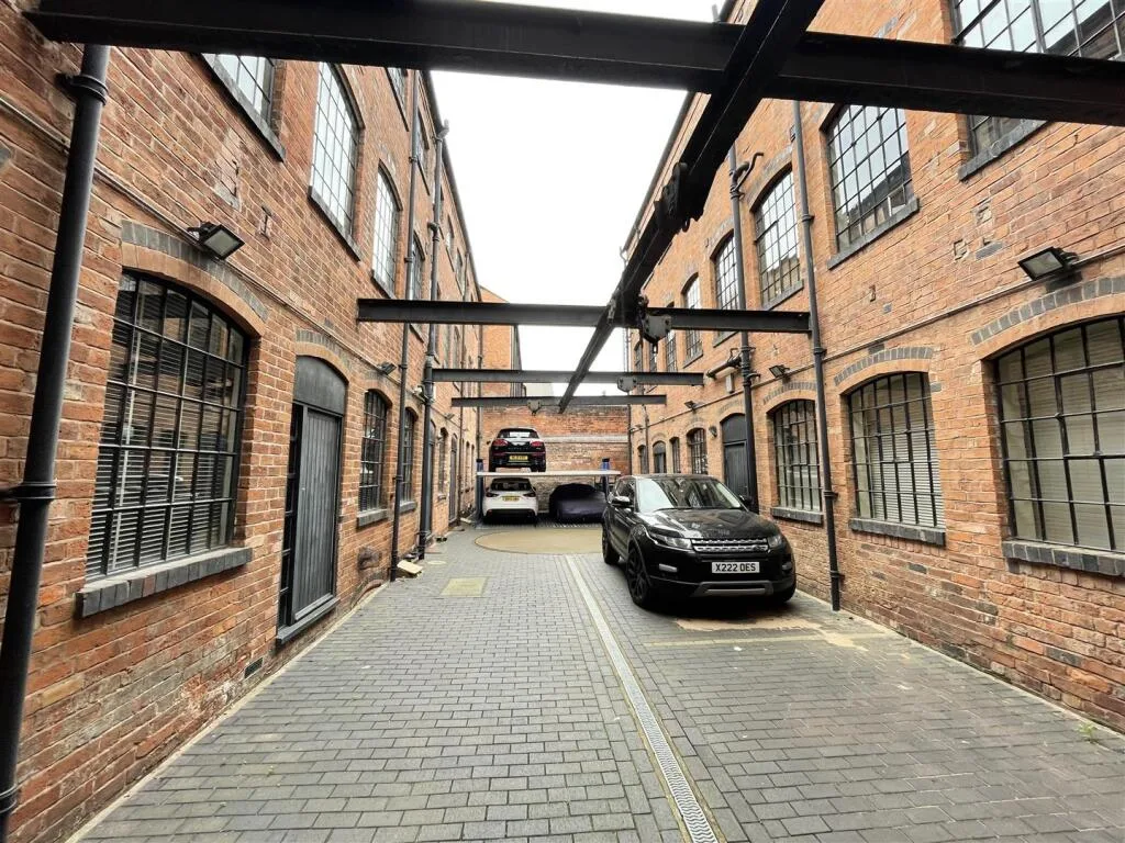 2 bedroom town house for rent