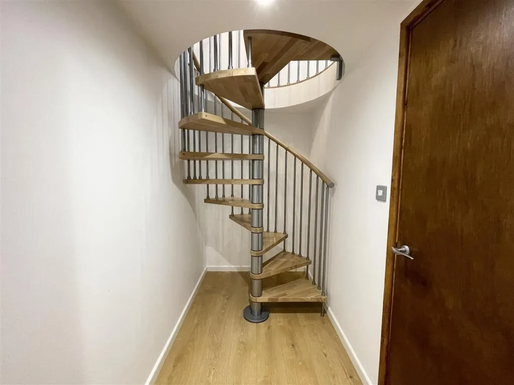 2 bedroom town house for rent
