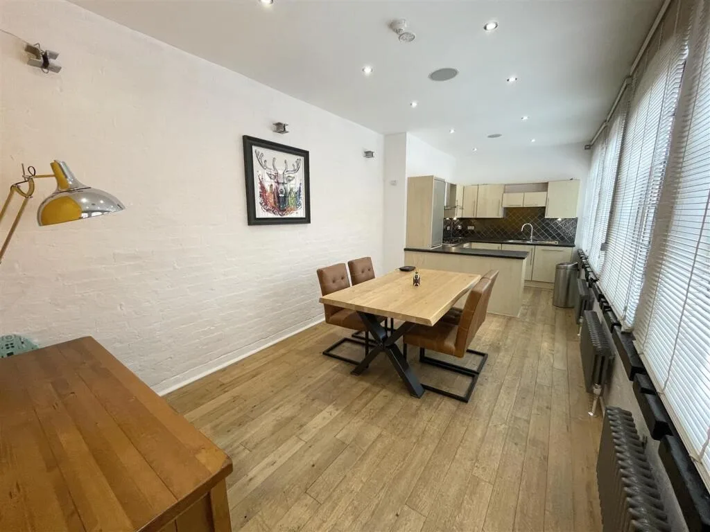2 bedroom town house for rent