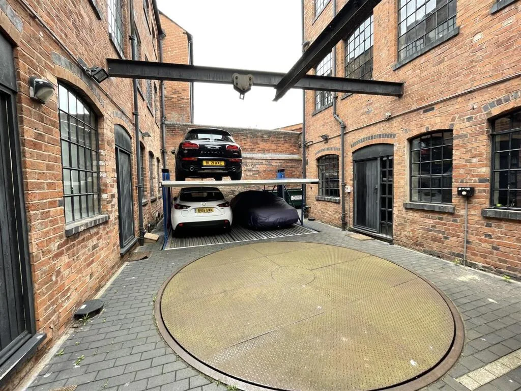 2 bedroom town house for rent