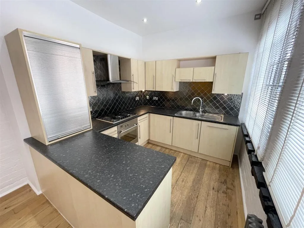 2 bedroom town house for rent