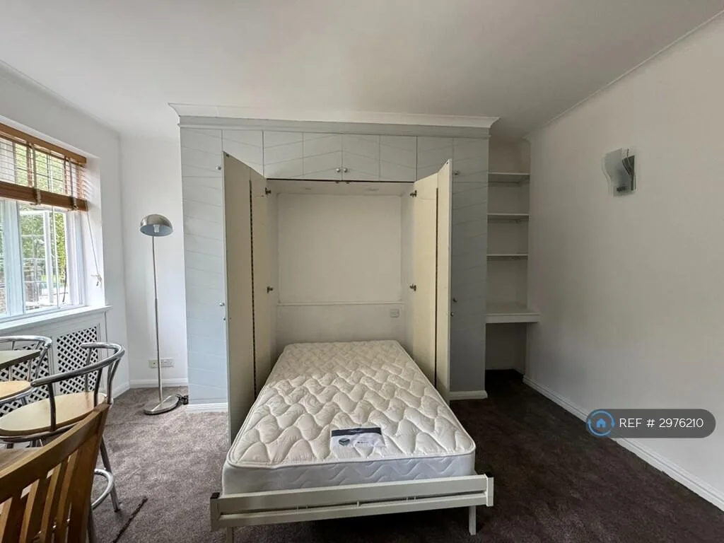 Studio flat for rent