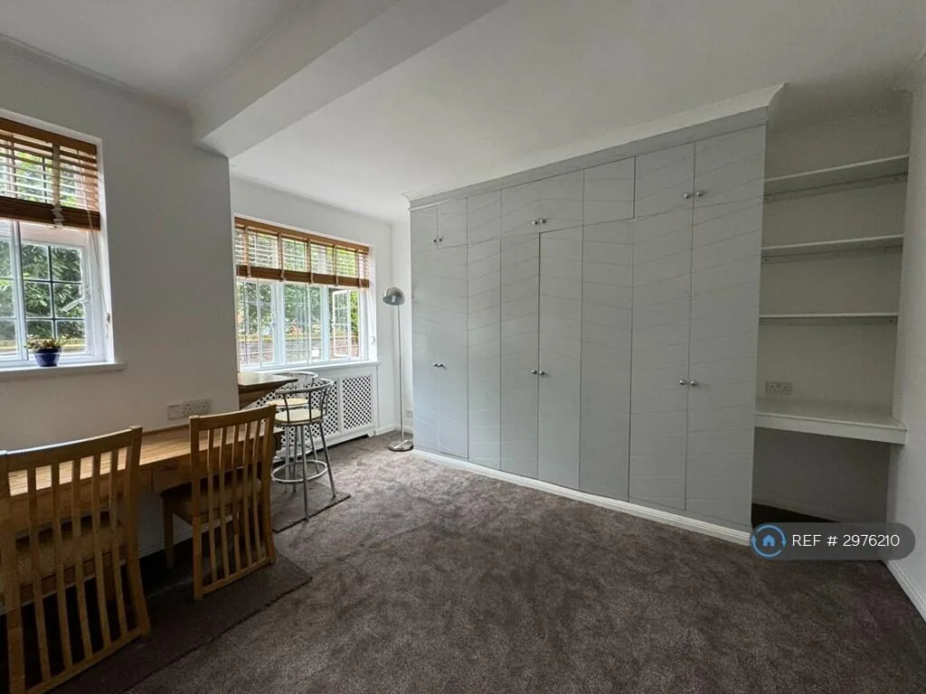 Studio flat for rent