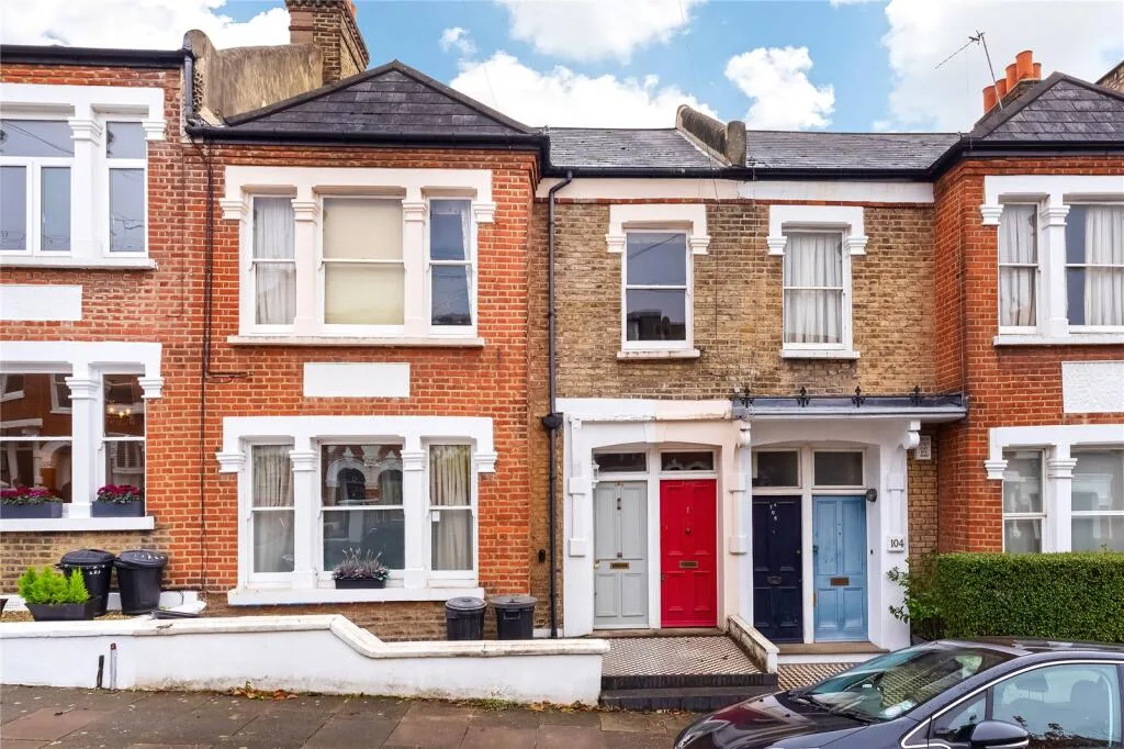 2 bedroom maisonette for rent