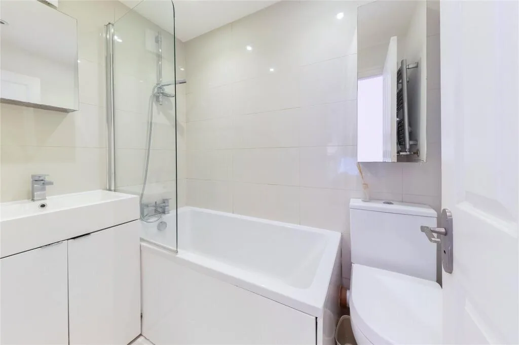 2 bedroom maisonette for rent