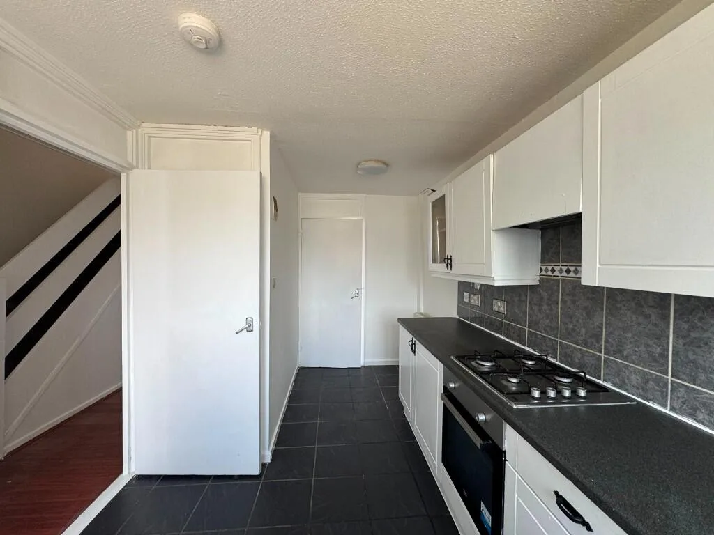 2 bedroom maisonette for rent