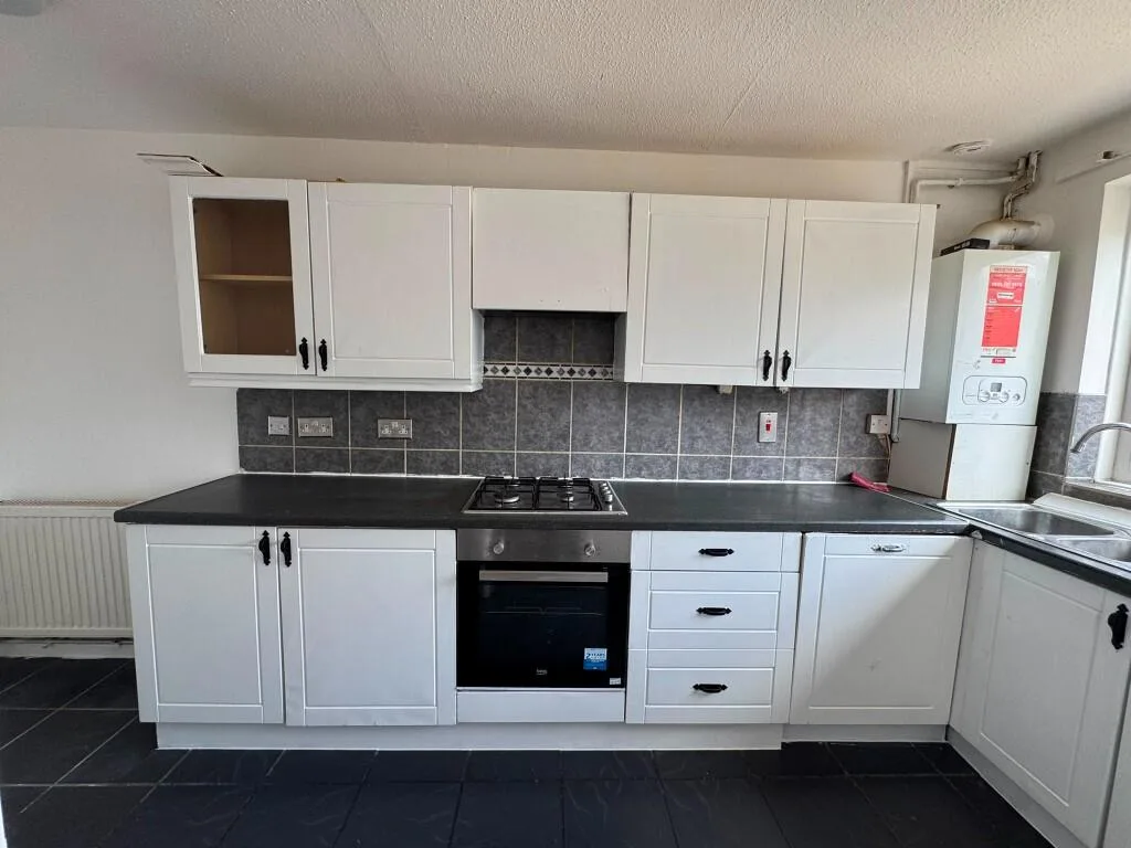 2 bedroom maisonette for rent