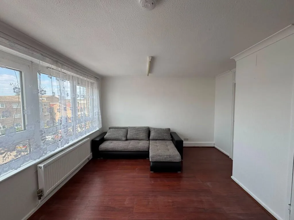 2 bedroom maisonette for rent