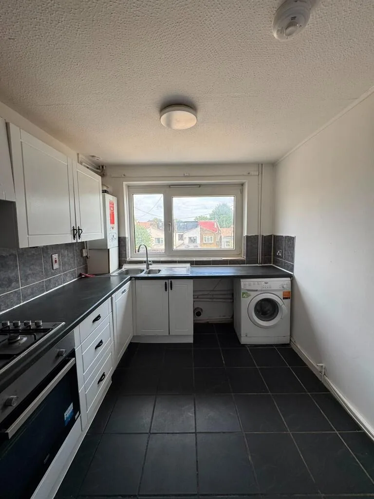 2 bedroom maisonette for rent