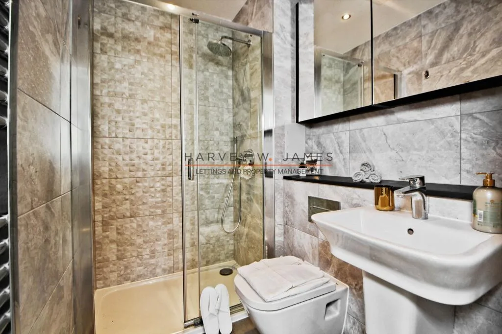3 bedroom maisonette for rent