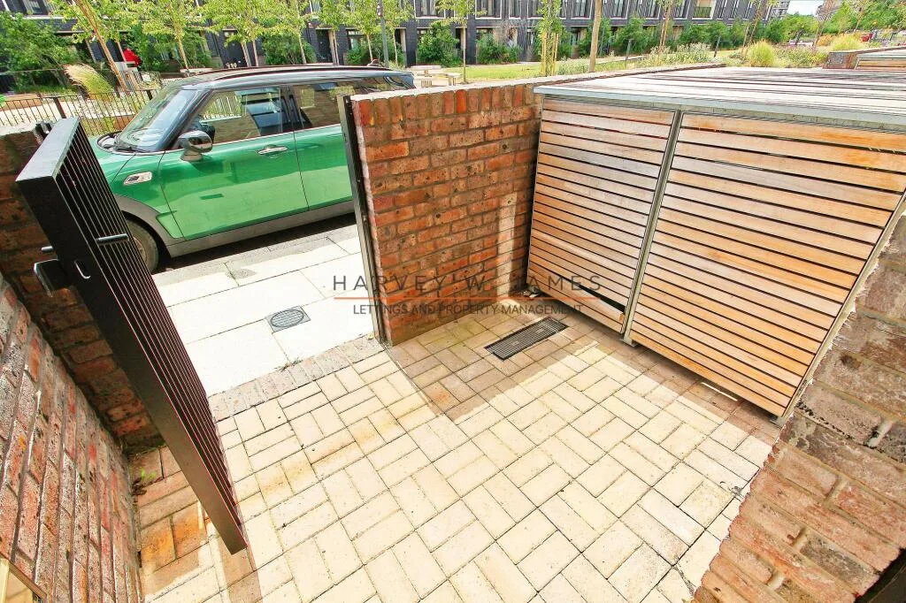 3 bedroom maisonette for rent