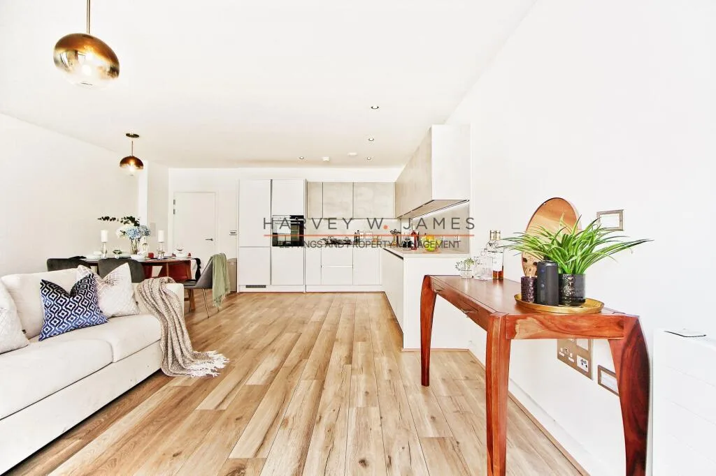 3 bedroom maisonette for rent