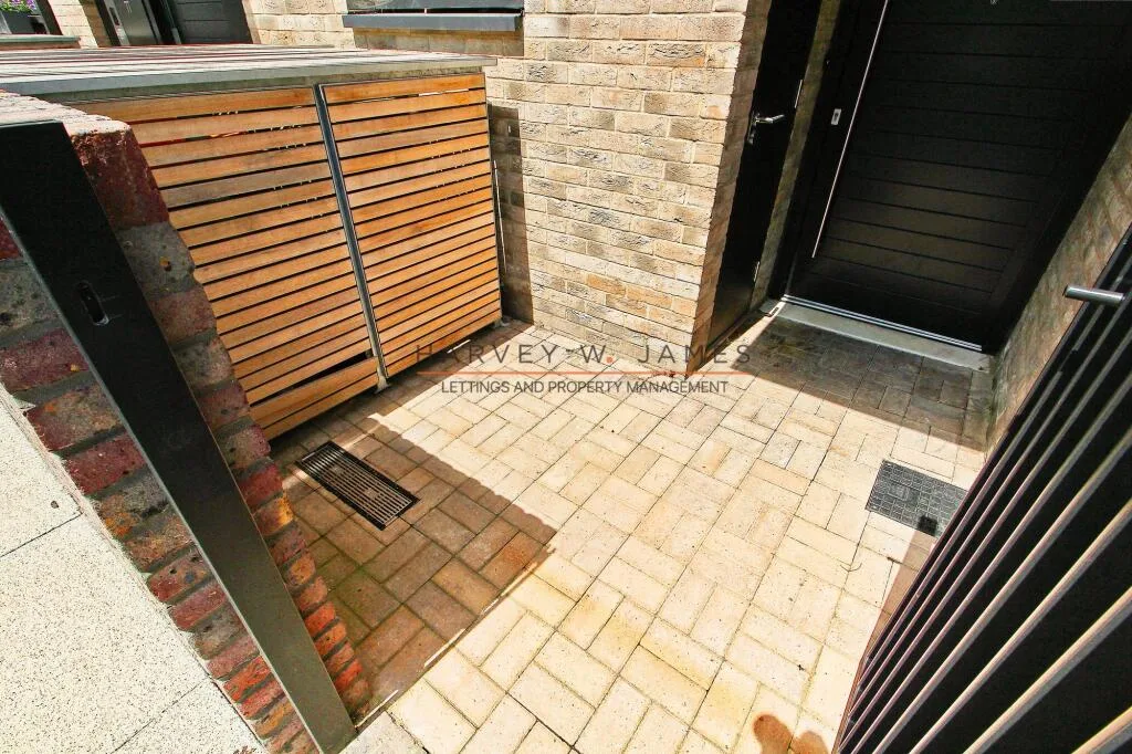 3 bedroom maisonette for rent