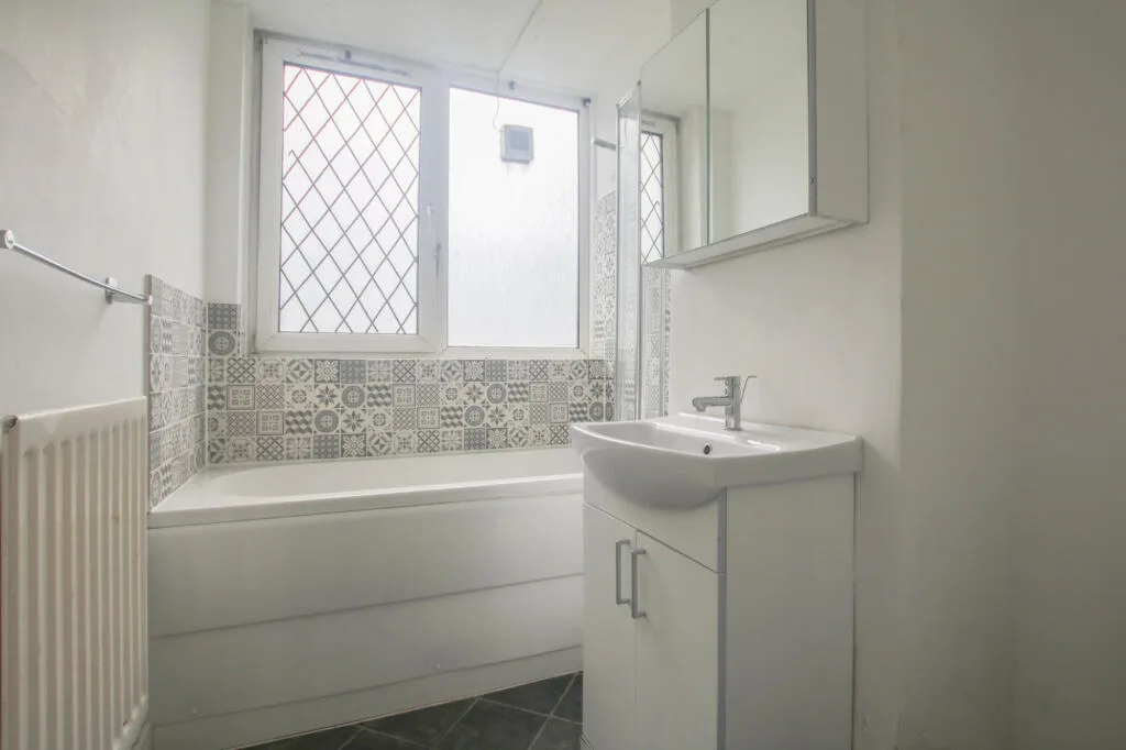 3 bedroom maisonette for rent