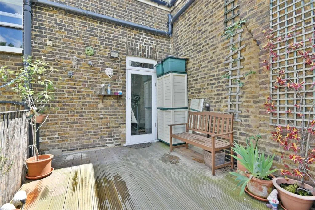 2 bedroom flat for rent