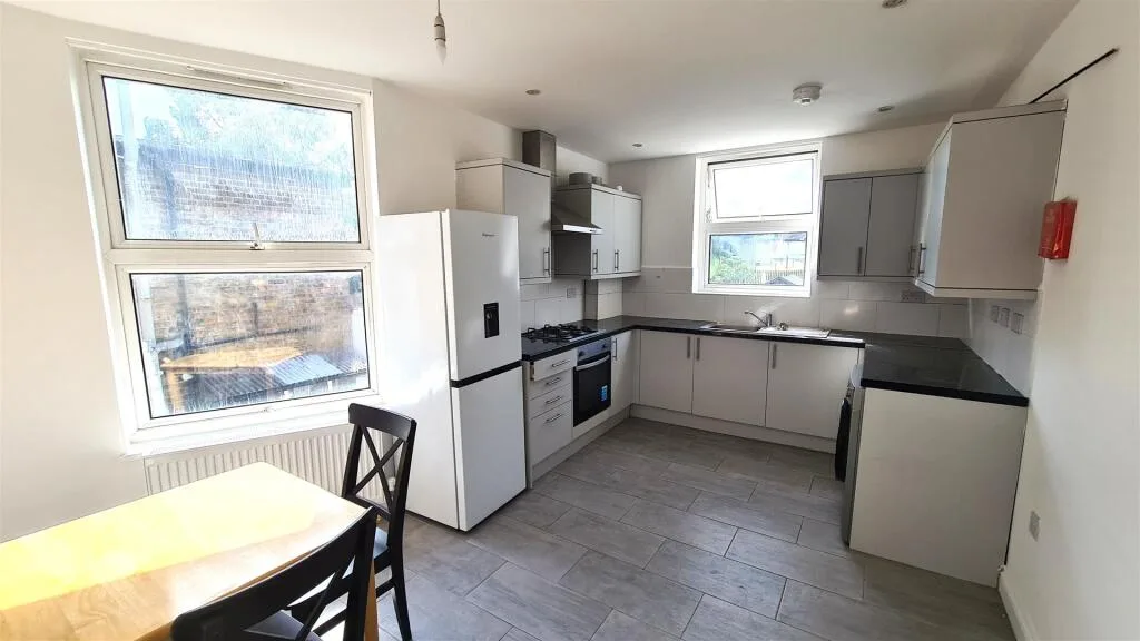 3 bedroom flat for rent