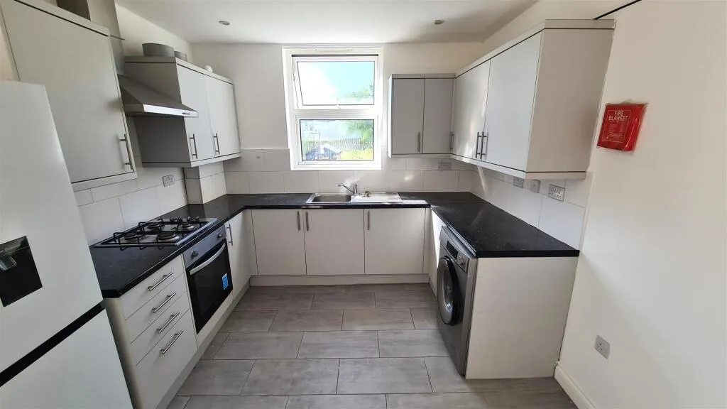 3 bedroom flat for rent