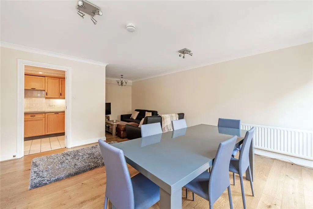 3 bedroom flat for rent