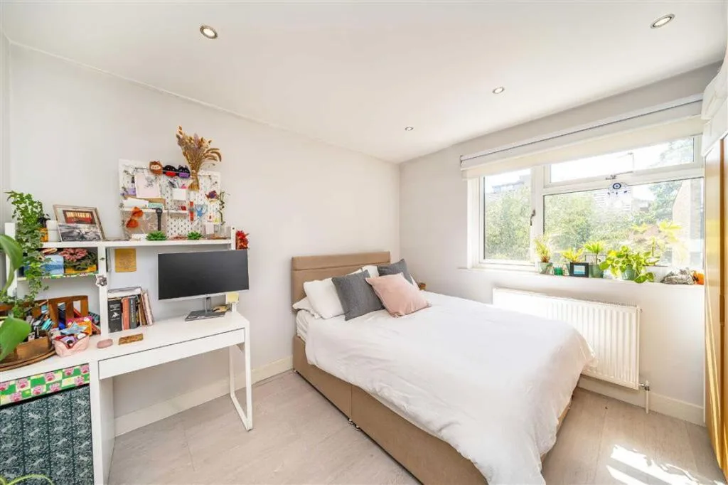 3 bedroom end of terrace house for rent