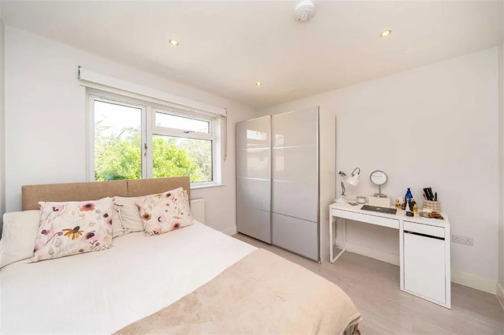 3 bedroom end of terrace house for rent