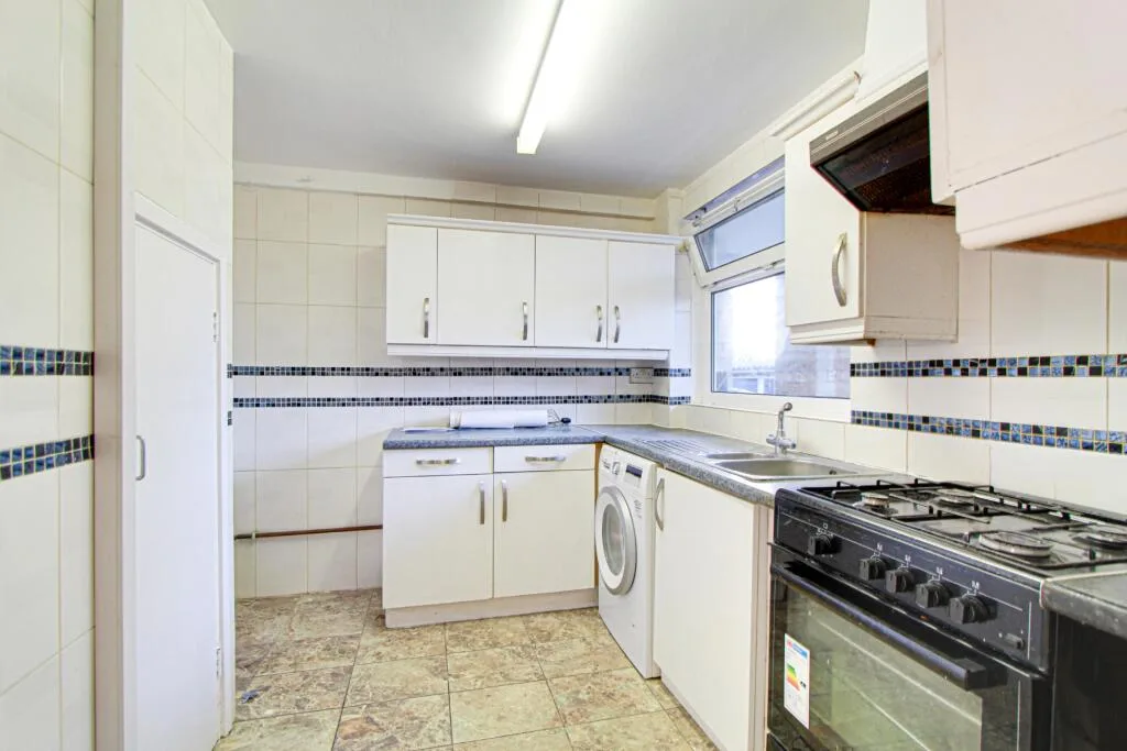 2 bedroom maisonette for rent