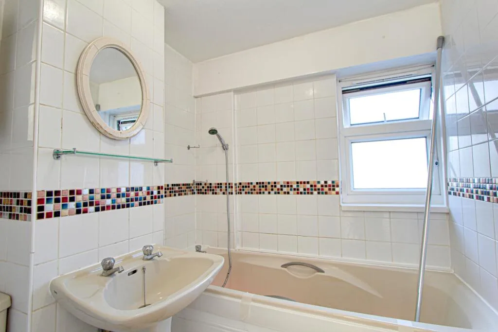 2 bedroom maisonette for rent