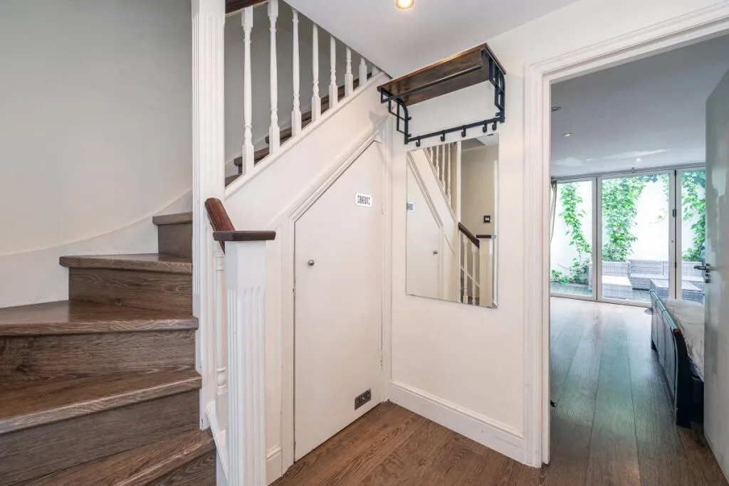 2 bedroom mews property for rent