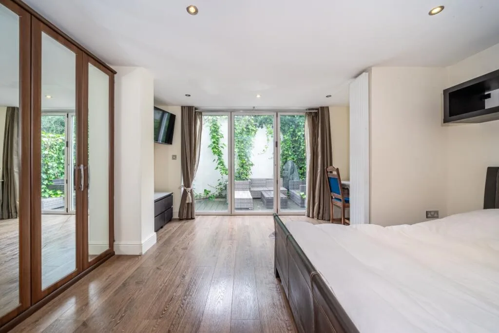 2 bedroom mews property for rent