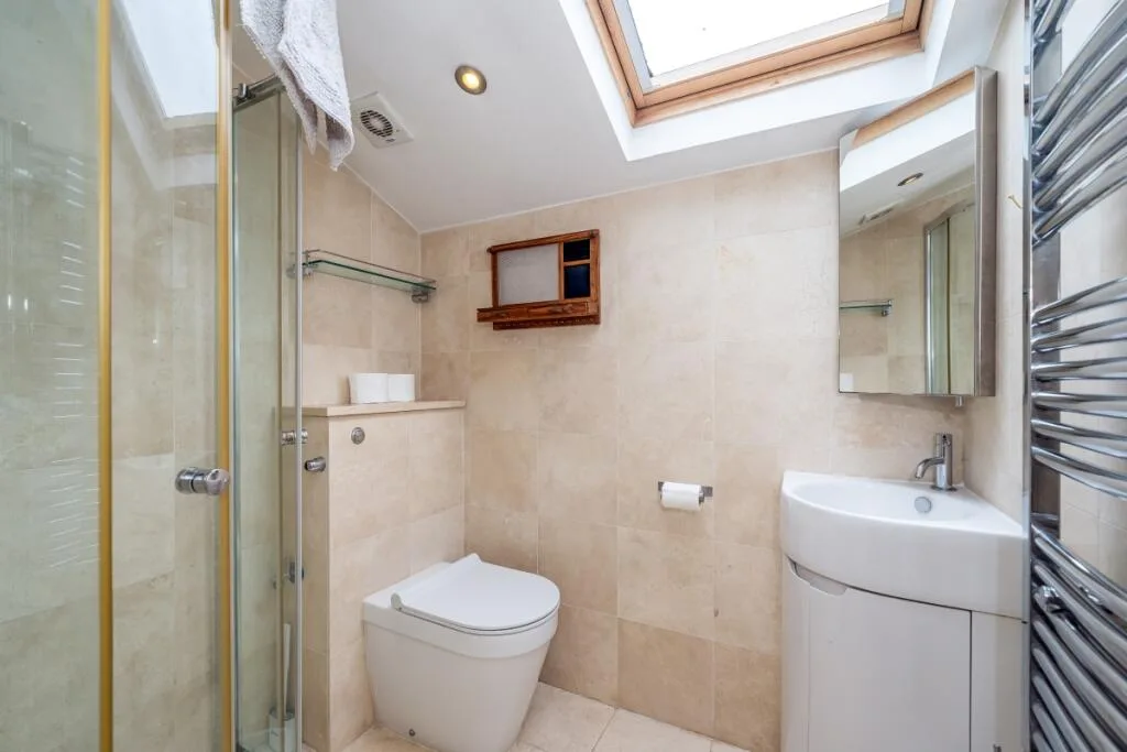 2 bedroom mews property for rent