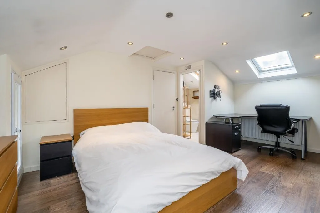 2 bedroom mews property for rent