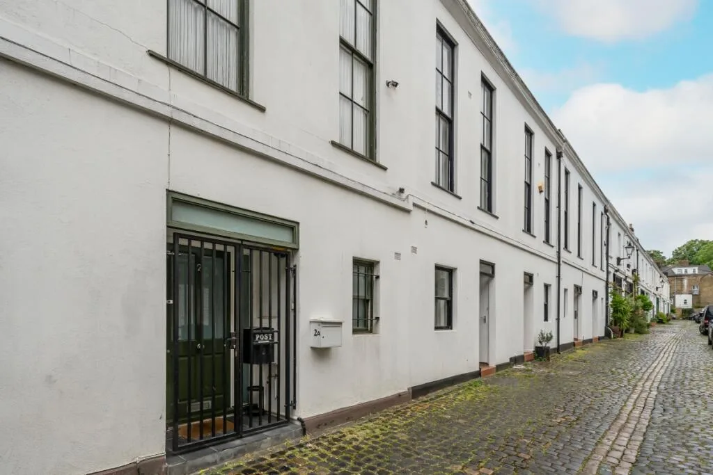 2 bedroom mews property for rent