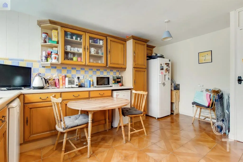 3 bedroom maisonette for rent