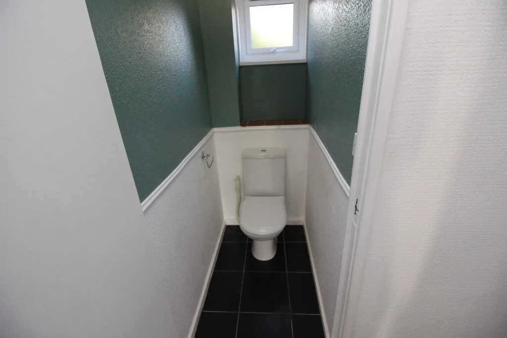 3 bedroom end of terrace house for rent