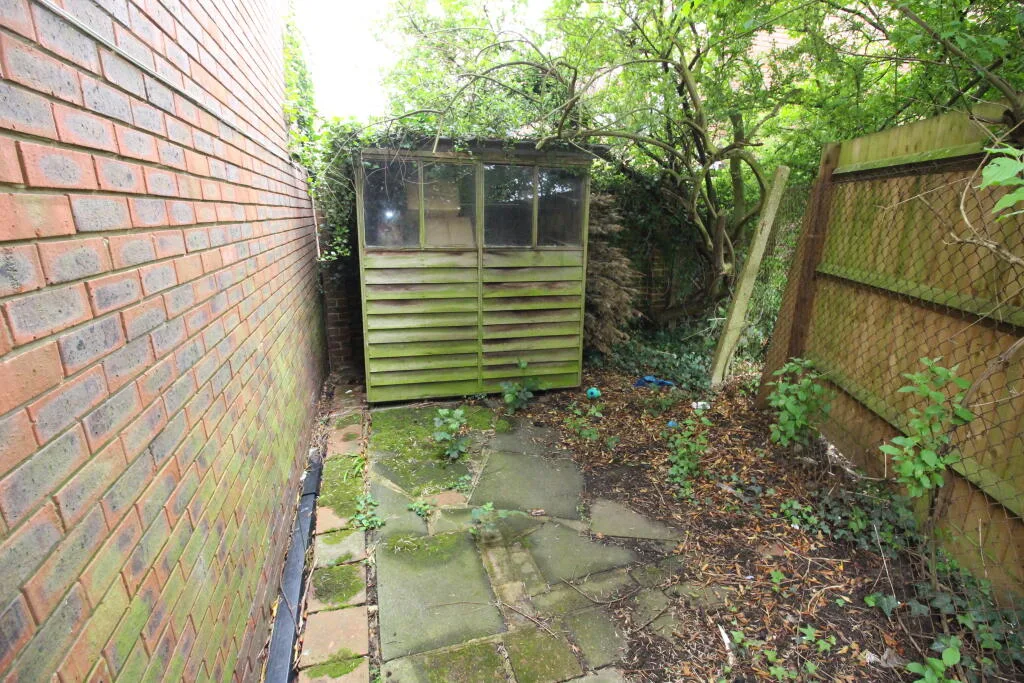 3 bedroom end of terrace house for rent