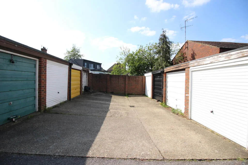 3 bedroom end of terrace house for rent