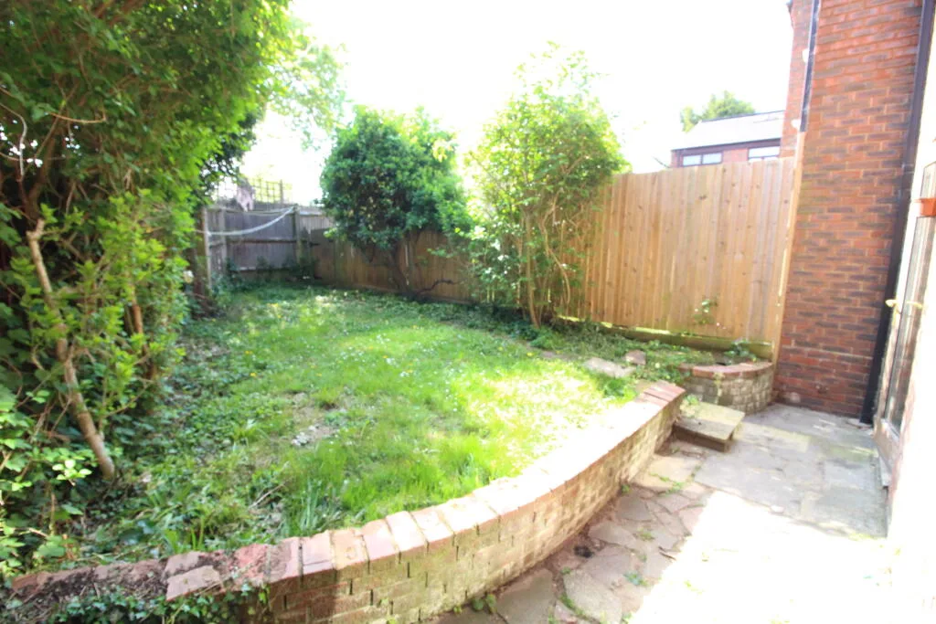 3 bedroom end of terrace house for rent